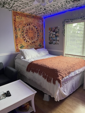 4 bedrooms, WiFi, bed sheets