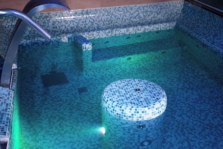 热水浴缸、湿蒸房、身体护理、面部护理、1 ???、指(趾)甲修剪和护理