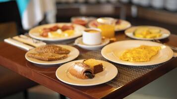 Esmorzar diari d'estil bufet (15 EUR per persona)