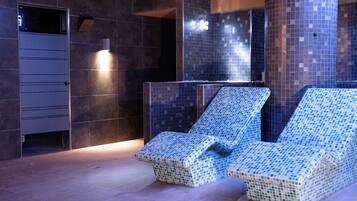 Hot tub, steam room, 1 treatment room, massages