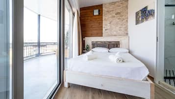 Economy Double Room | Ropa de cama de alta calidad y minibar con artículos gratuitos