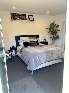 1 bedroom, desk, free WiFi, bed sheets