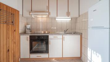 Apartment | Eigene Küche | Großer Kühlschrank, Mikrowelle, Herdplatte, Wasserkocher