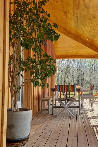 Trois maisons en bois avec terrasses proche Océan