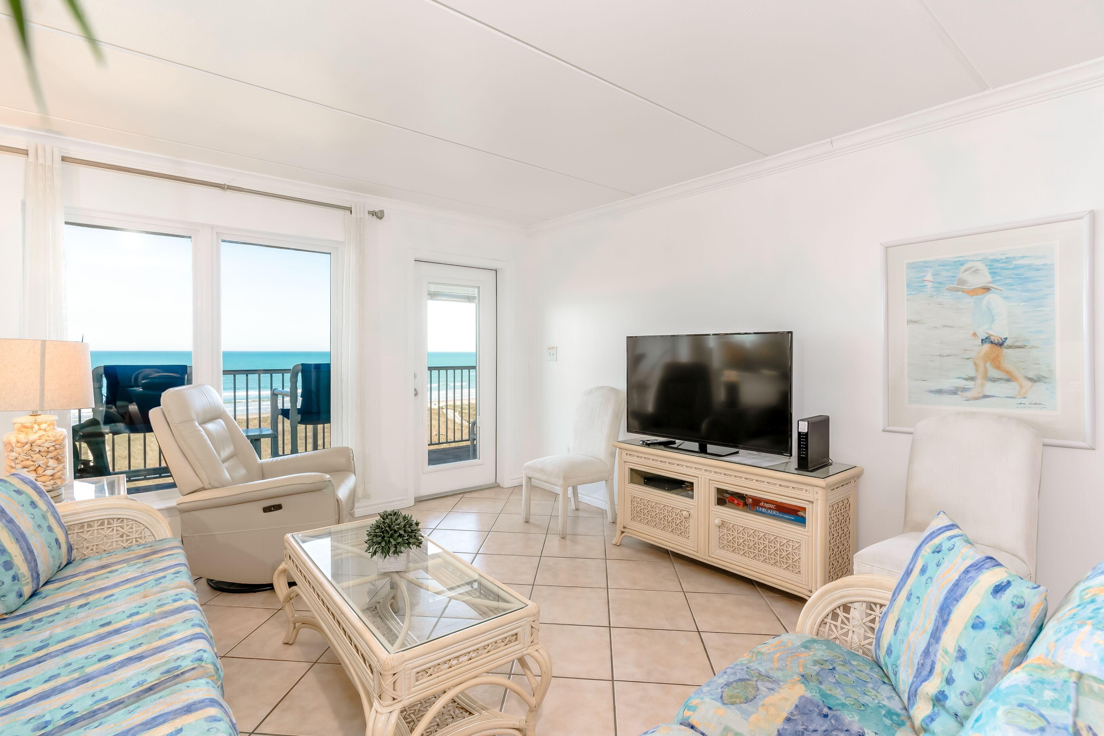 Edgewater 501 - Bright, vintage digs;Beachfront pool;Stunning view