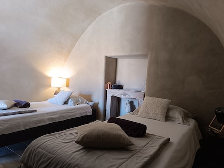 2 bedrooms. PARFUMU DI MACHJA UNUSUAL ROOMS