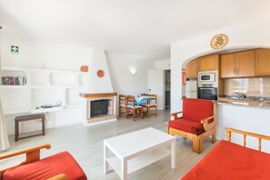 標準公寓, 1 間臥室, 泳池景 | 客廳