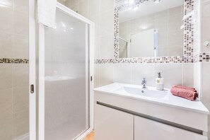 Appartement Standard, 2 chambres, vue sur la piscine | Salle de bain
