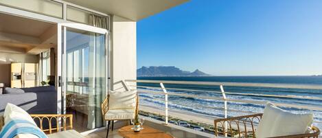 Apartment (2 Bedrooms) | Front of property