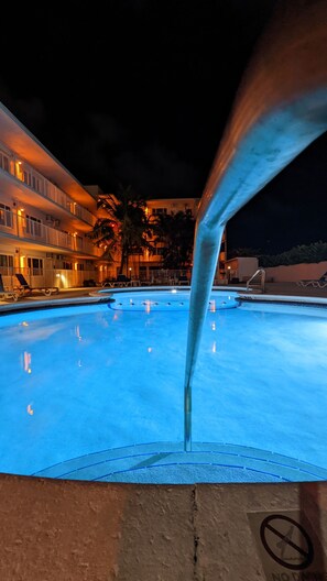 Piscine extérieure, piscine chauffée