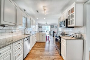 Fridge, microwave, oven, stovetop - Crystal Blue Persuasion - Four Bedroom, Three Bath Home with Private Pool (Surfside Beach)