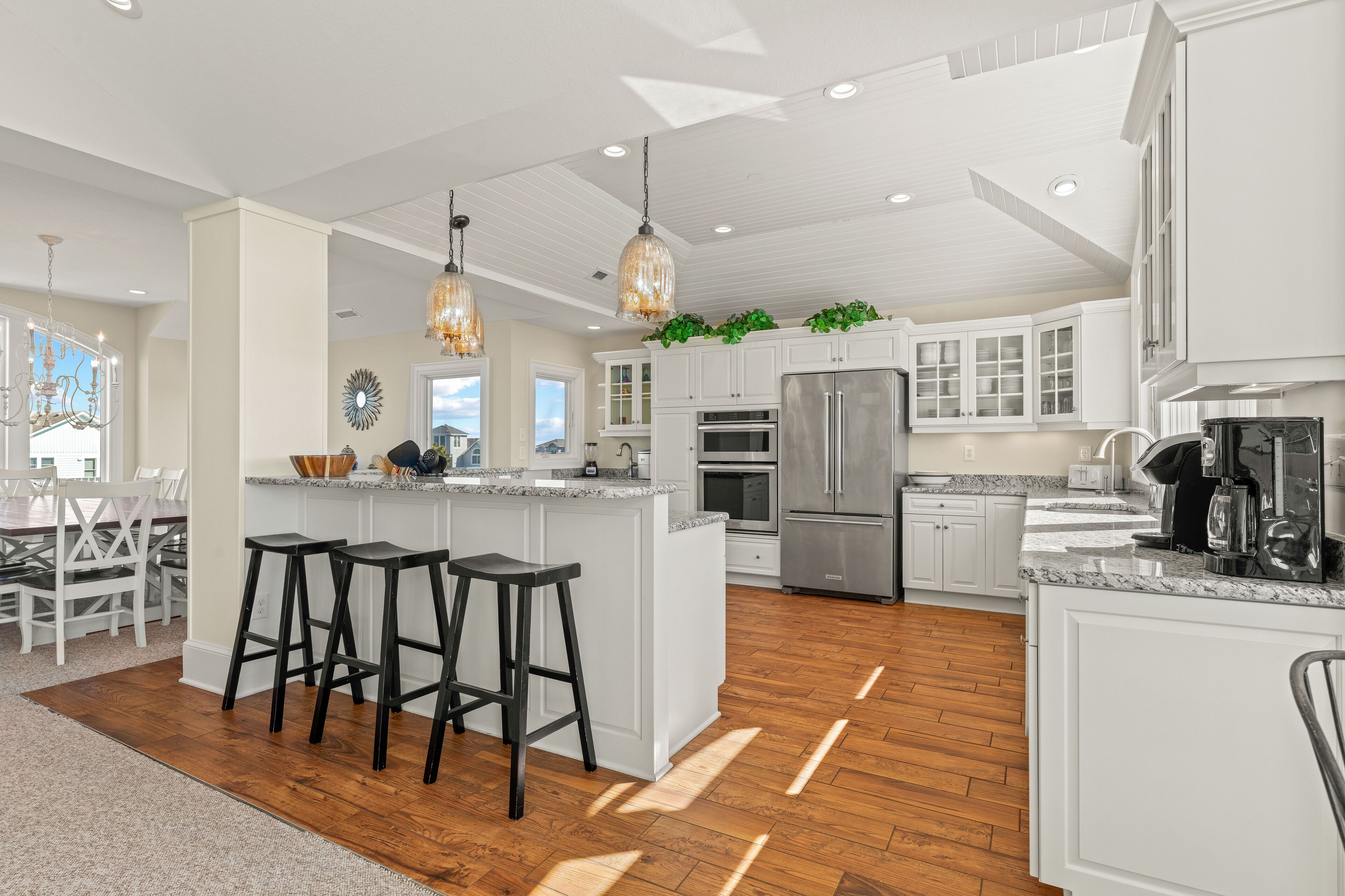 Duck Yeah: 5 Master Suites, 415 Ft to Beach Access