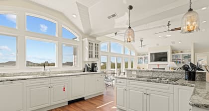 Duck Yeah: 5 Master Suites, 415 Ft to Beach Access