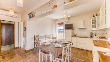 Standard Apartment, 2 Bedrooms (Terrazza Apuana A Few Steps From The) | Dining