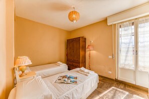 Standard Apartment, Multiple Bedrooms (Terrazza Apuana A Few Steps From The) | 2 bedrooms, iron/ironing board, free WiFi, bed sheets - Terrazza Apuana A Few Steps From The Sea (Forte dei Marmi)