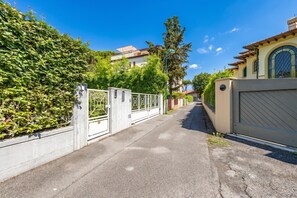 Standard-Apartment, Mehrere Schlafzimmer (Terrazza Apuana A Few Steps From The) | Unterkunftsgelände