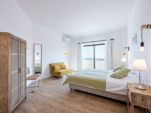 2 bedrooms, travel cot, WiFi, bed sheets