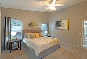 2 soverom, skrivebord, strykejern/-brett og wi-fi (inkludert)