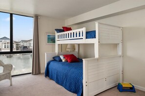 3 bedrooms, iron/ironing board, free WiFi
