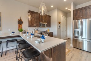 Refrigerador, microondas, horno, placa de cocina