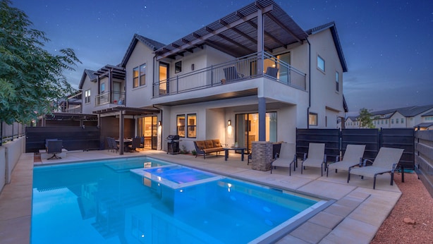 A two-story house with a swimming pool, outdoor seating, and a balcony. - Oasis at Ocotillo 48, Private Pool and Spa! Ping Pong table, Nintendo Switch & Resort pool (Santa Clara)