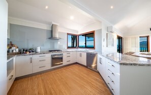 Mikrowelle, Ofen, Geschirrspüler