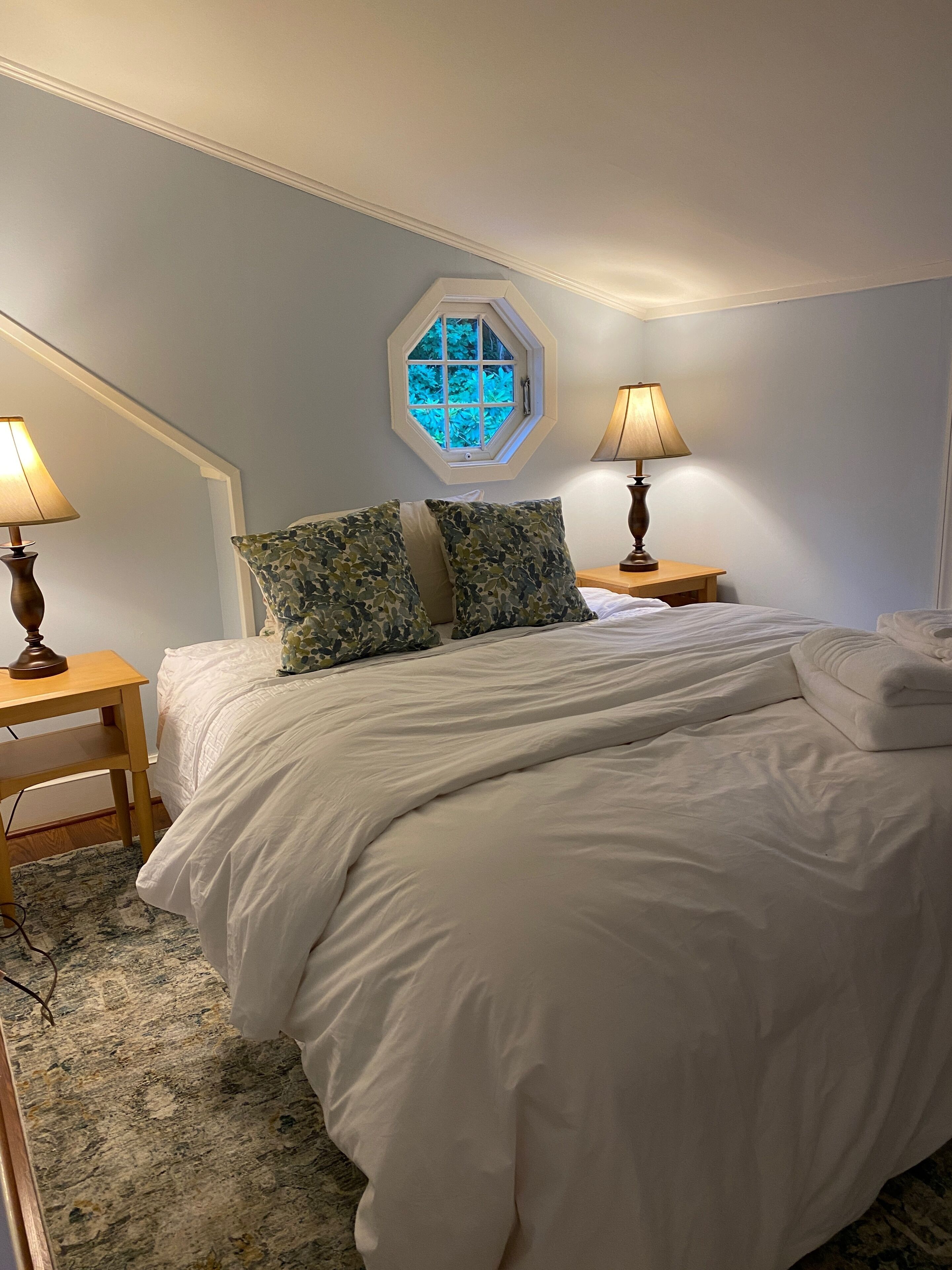 The perfect New England getaway only a 10 minute walk to downtown!