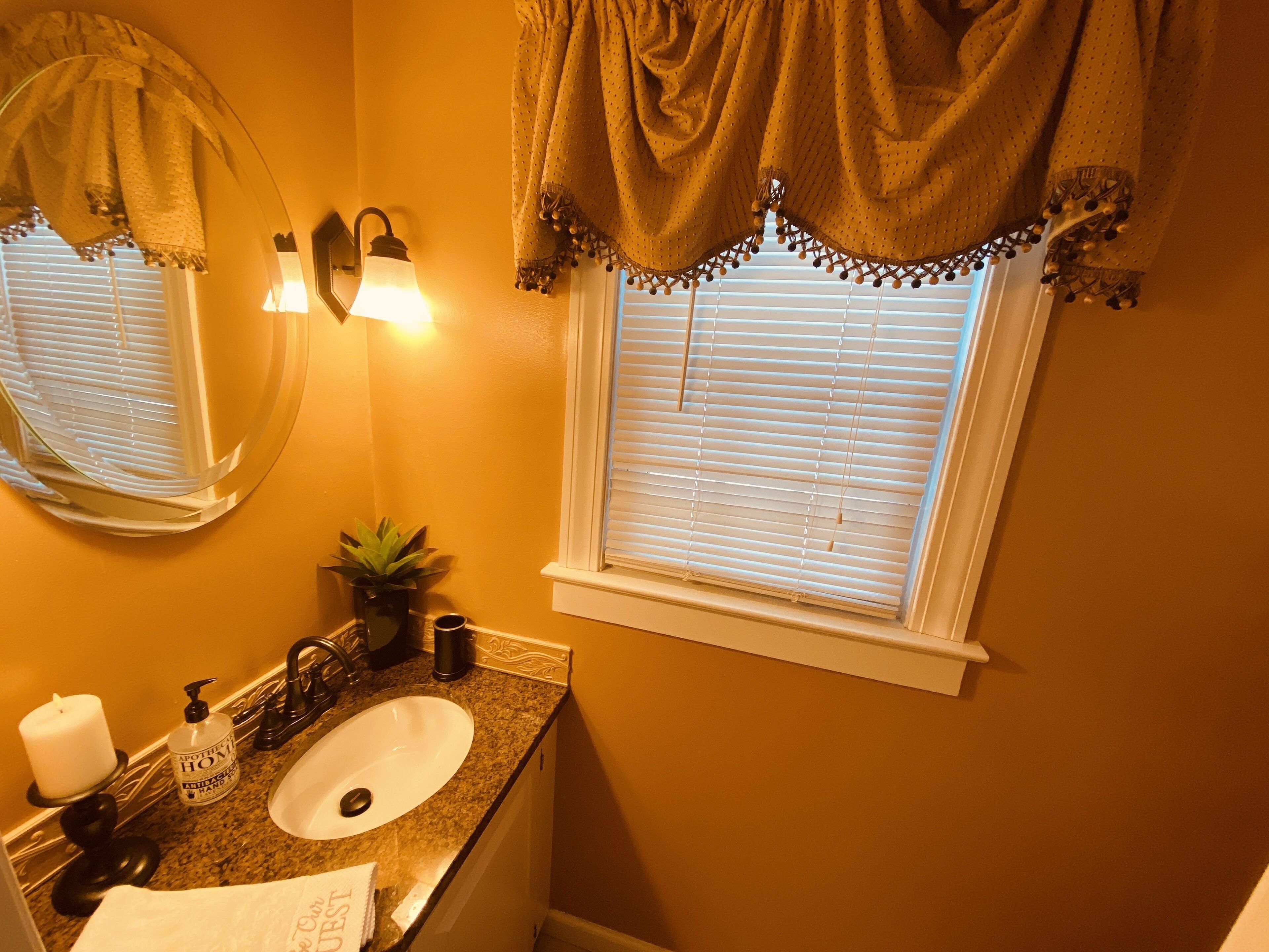 The perfect New England getaway only a 10 minute walk to downtown!