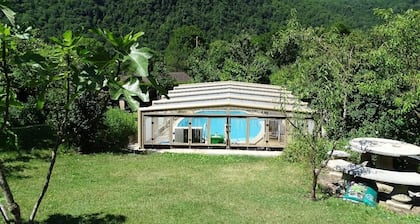 Very friendly bed and breakfast, surrounded by mountains (shower room)