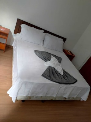Standard Double Room | Free WiFi, bed sheets - Mônaco Hotel (Juiz de Fora)