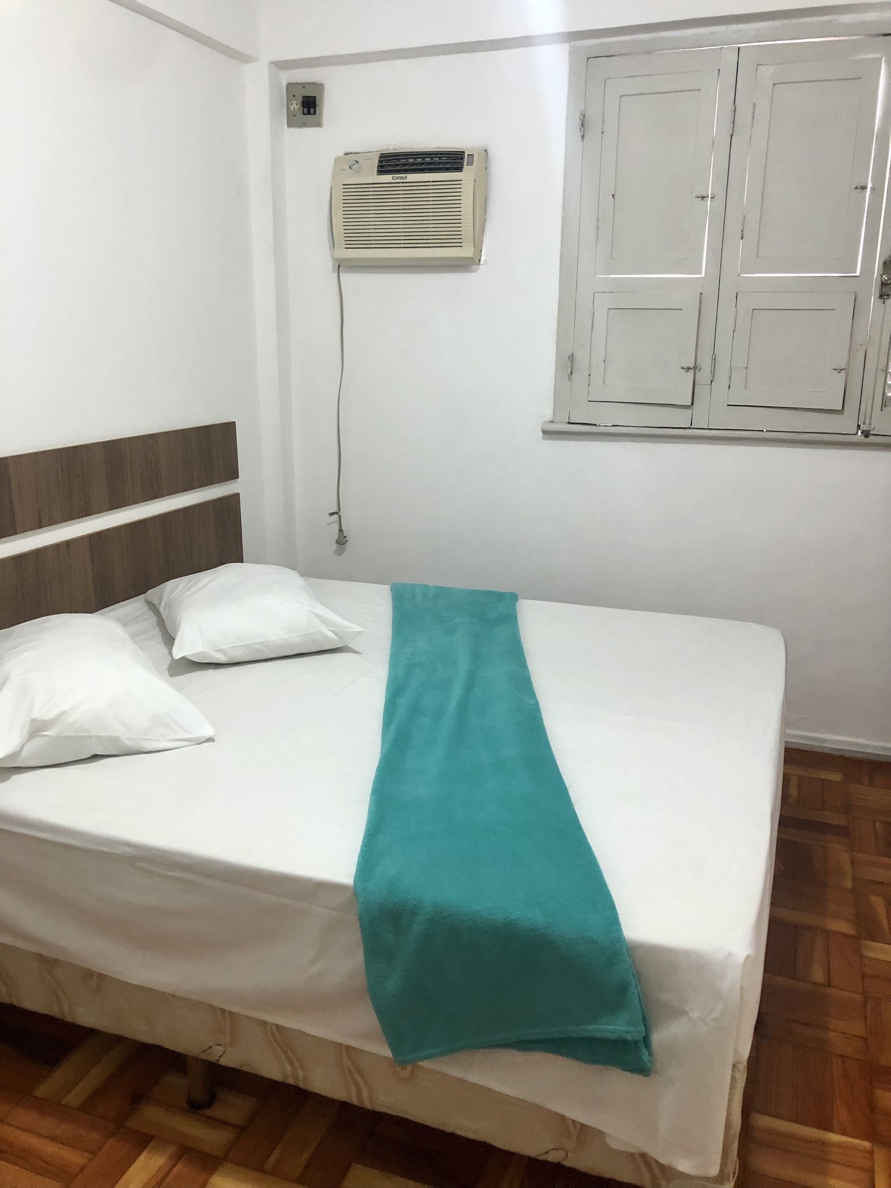 Wi-Fi de cortesia, roupa de cama