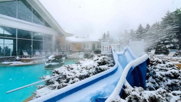 Pool - Mtn lodge Snowshoe, ski-in/ski-out, heart of the village (Snowshoe)