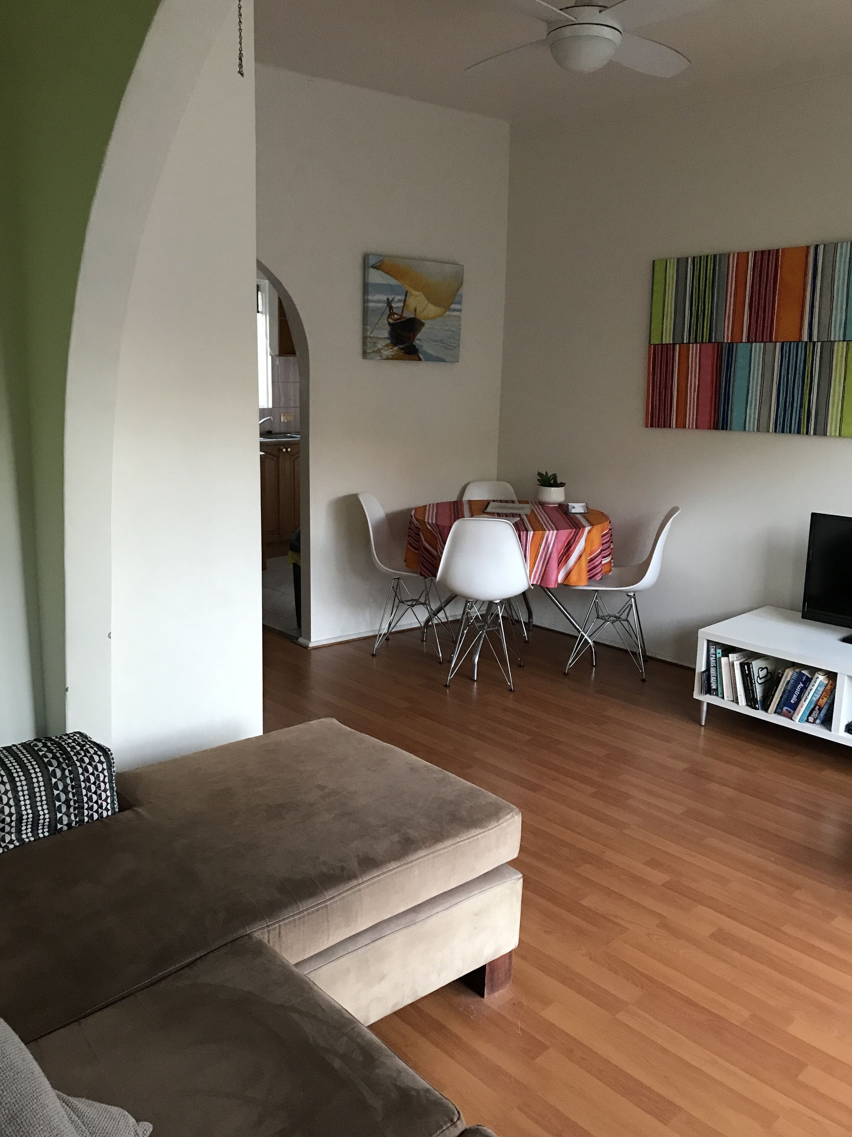 Sunny apartment with balcony next to the beach — image 4