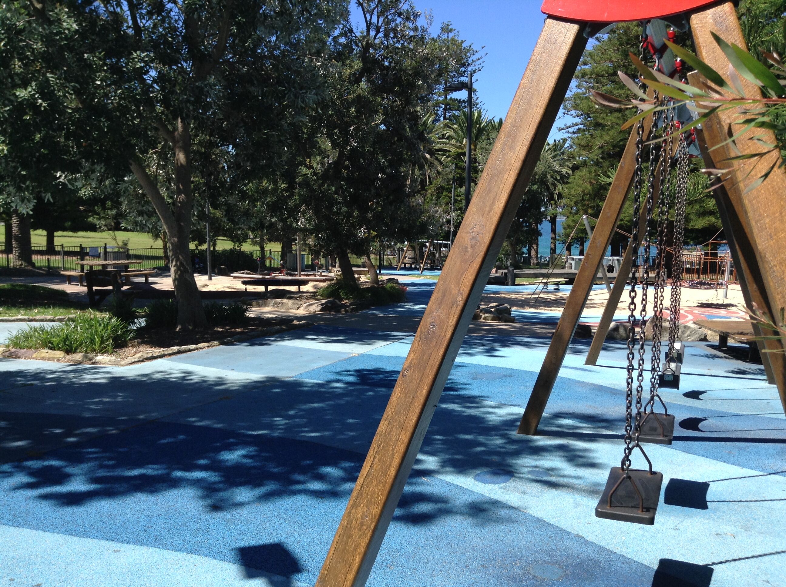 Sunny apartment with balcony next to the beach — image 3