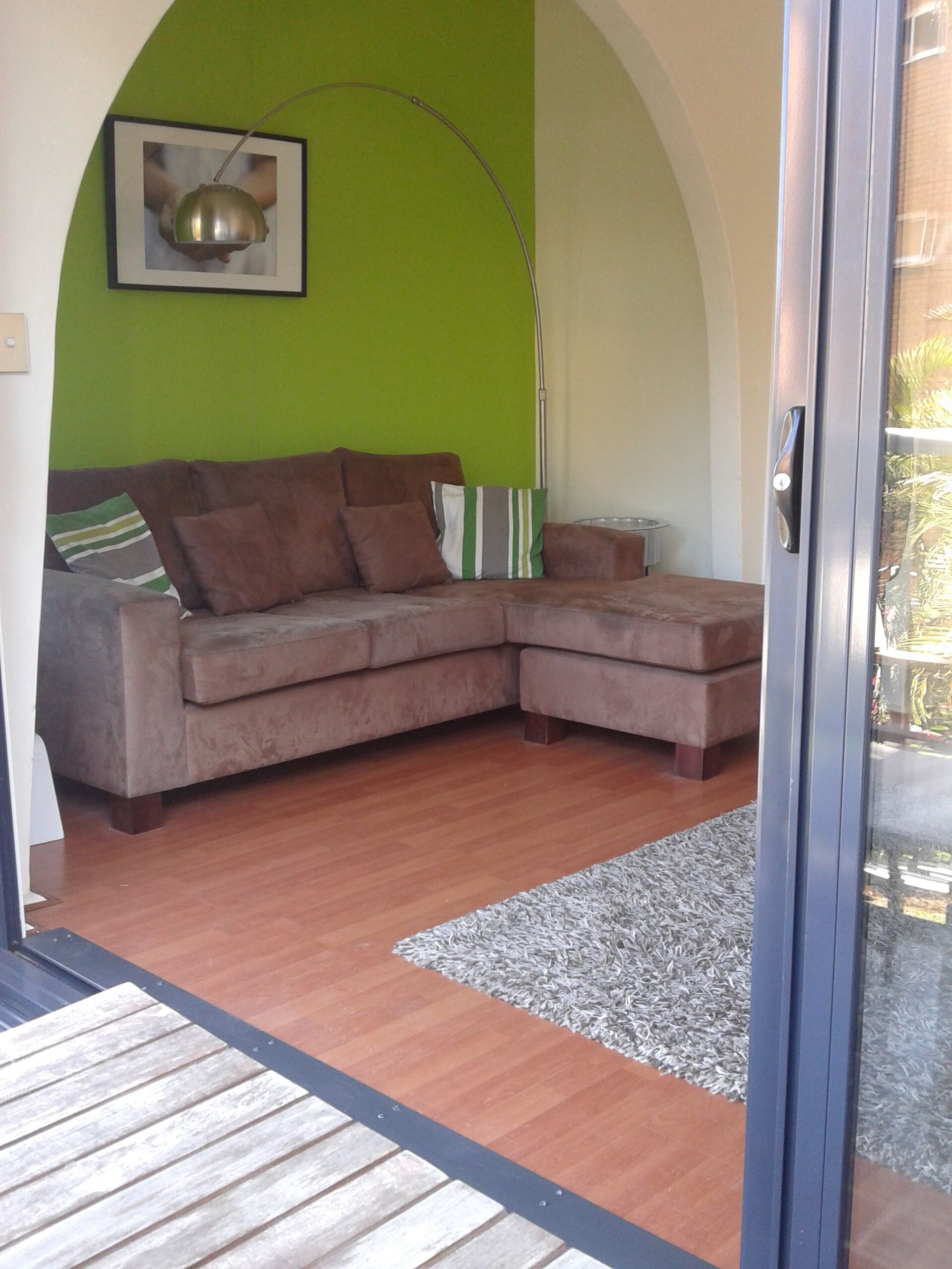 Sunny apartment with balcony next to the beach — image 5