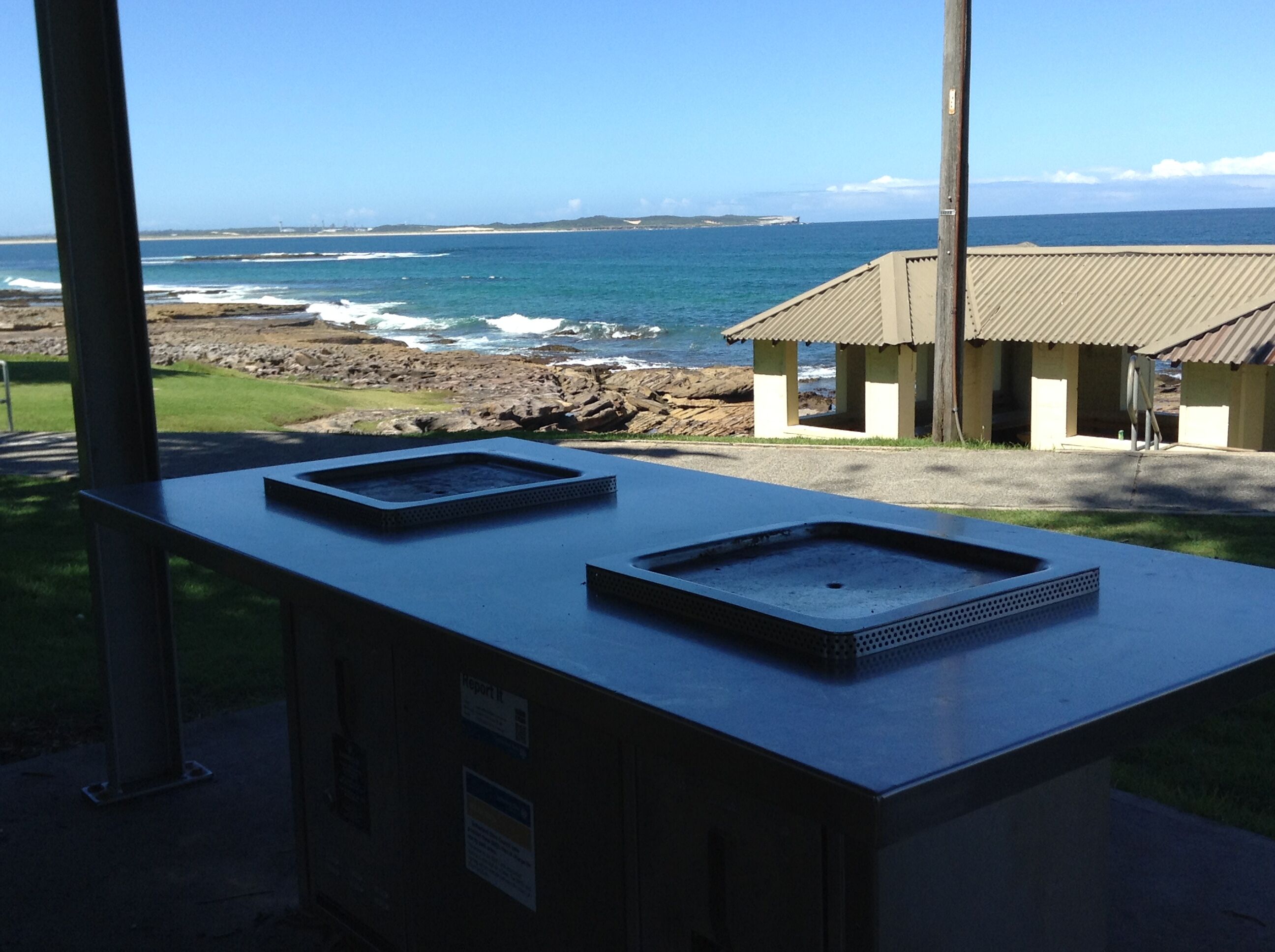 Sunny apartment with balcony next to the beach — image 2