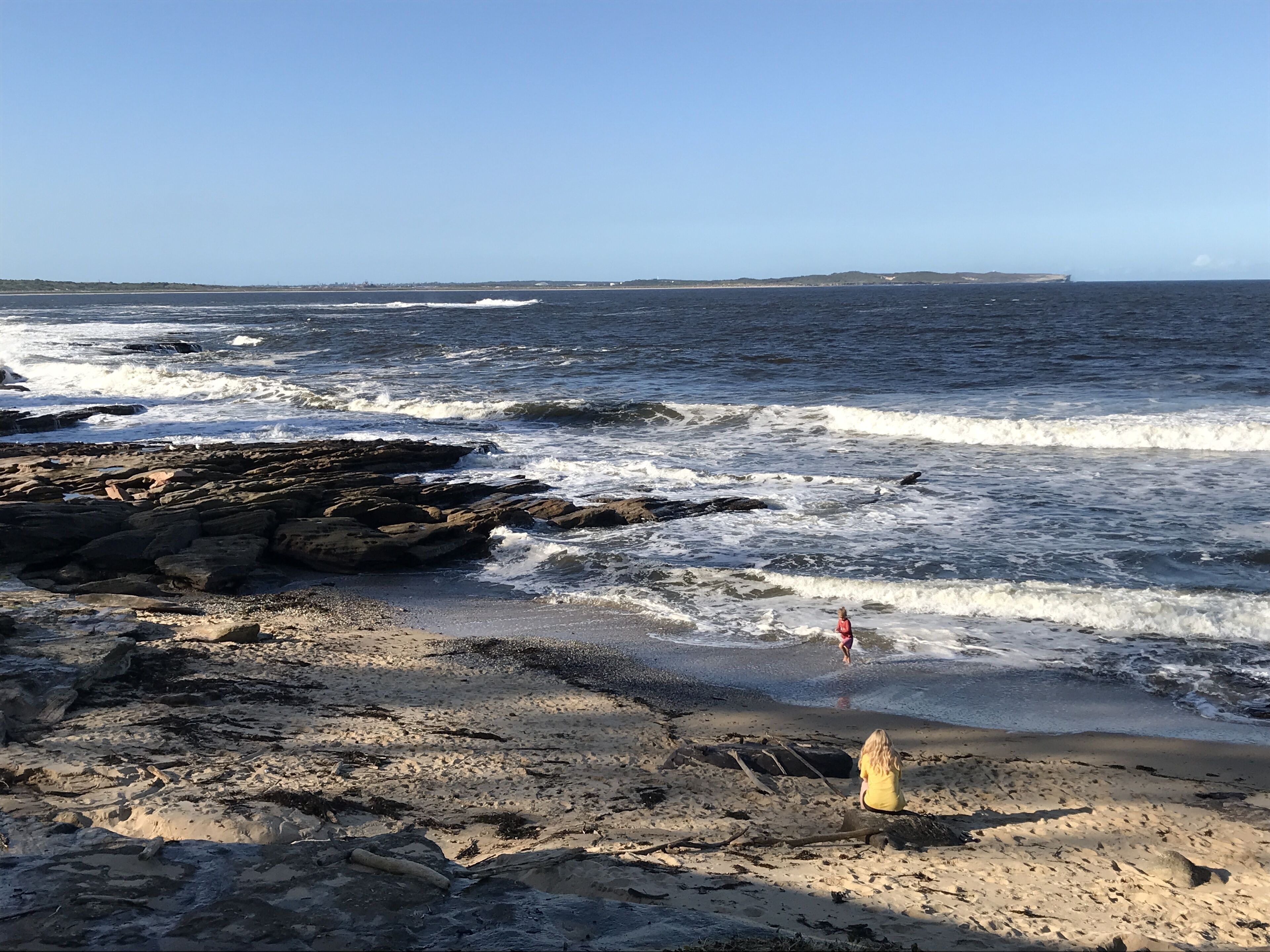 Sunny apartment with balcony next to the beach — image 15