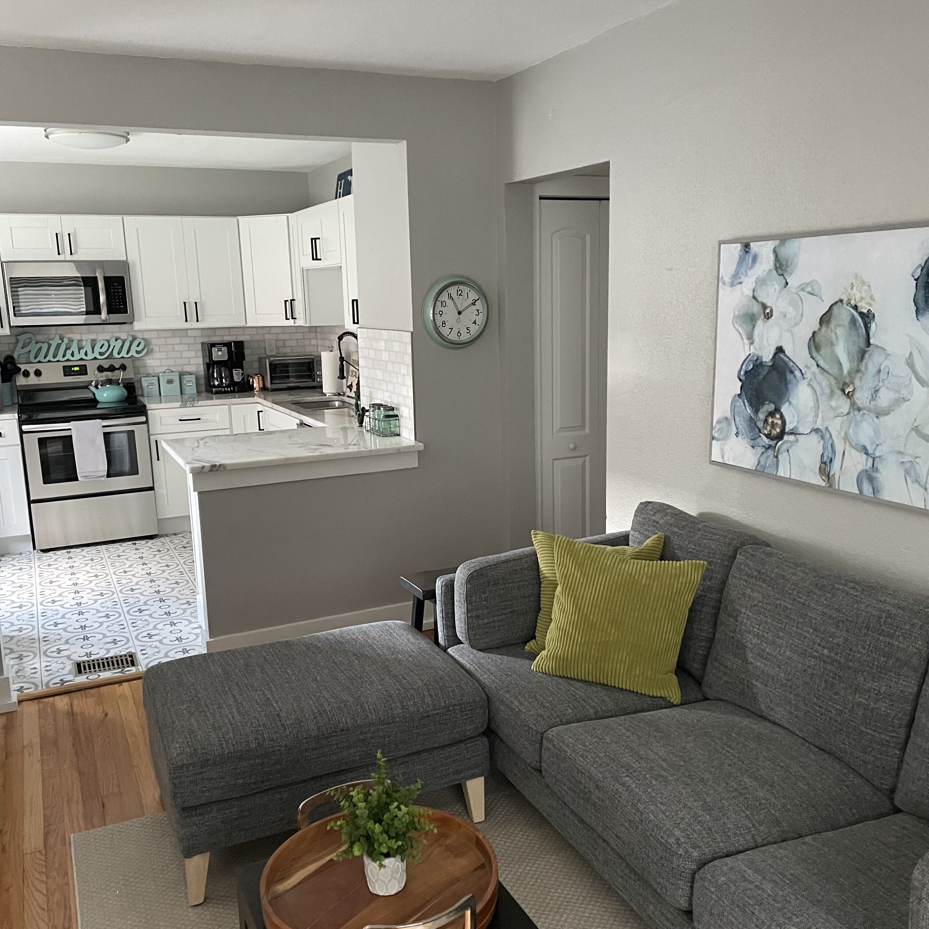 Spacious apartment with w/d in heart of Riverside and 5 Points