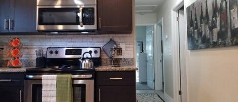 Geladeira, micro-ondas, lava-louças