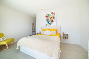 3 soverom, safe på rommet, skrivebord og strykejern/-brett