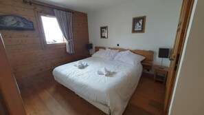 2 bedrooms, bed sheets
