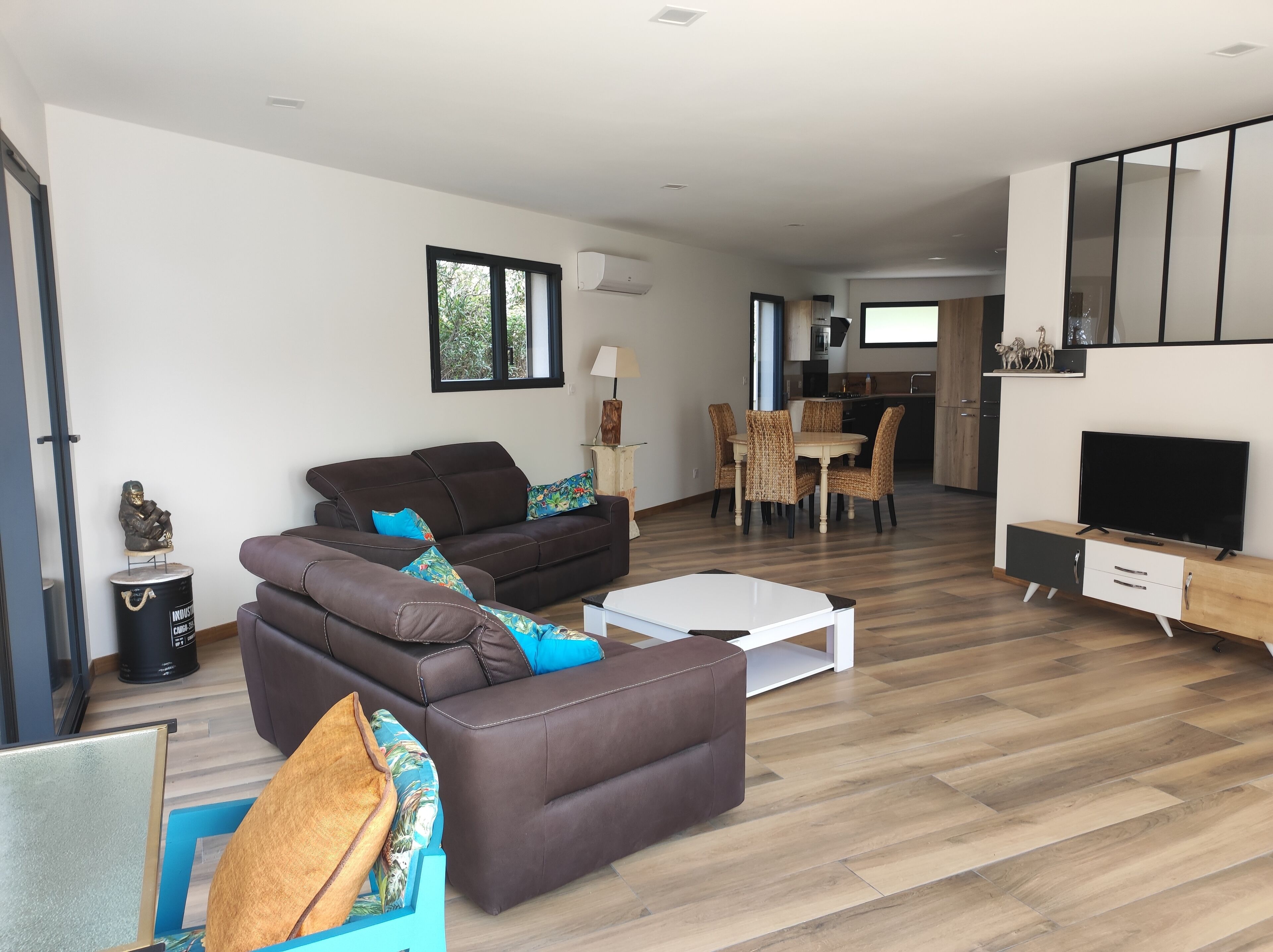 WARM HOLIDAY VILLA WITH JACUZZI