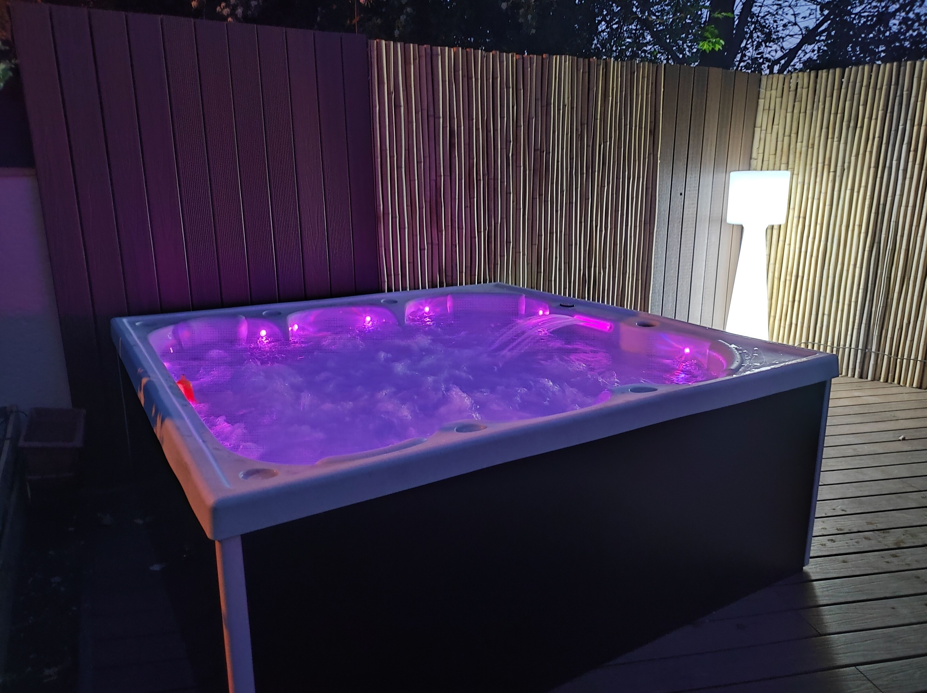 WARM HOLIDAY VILLA WITH JACUZZI