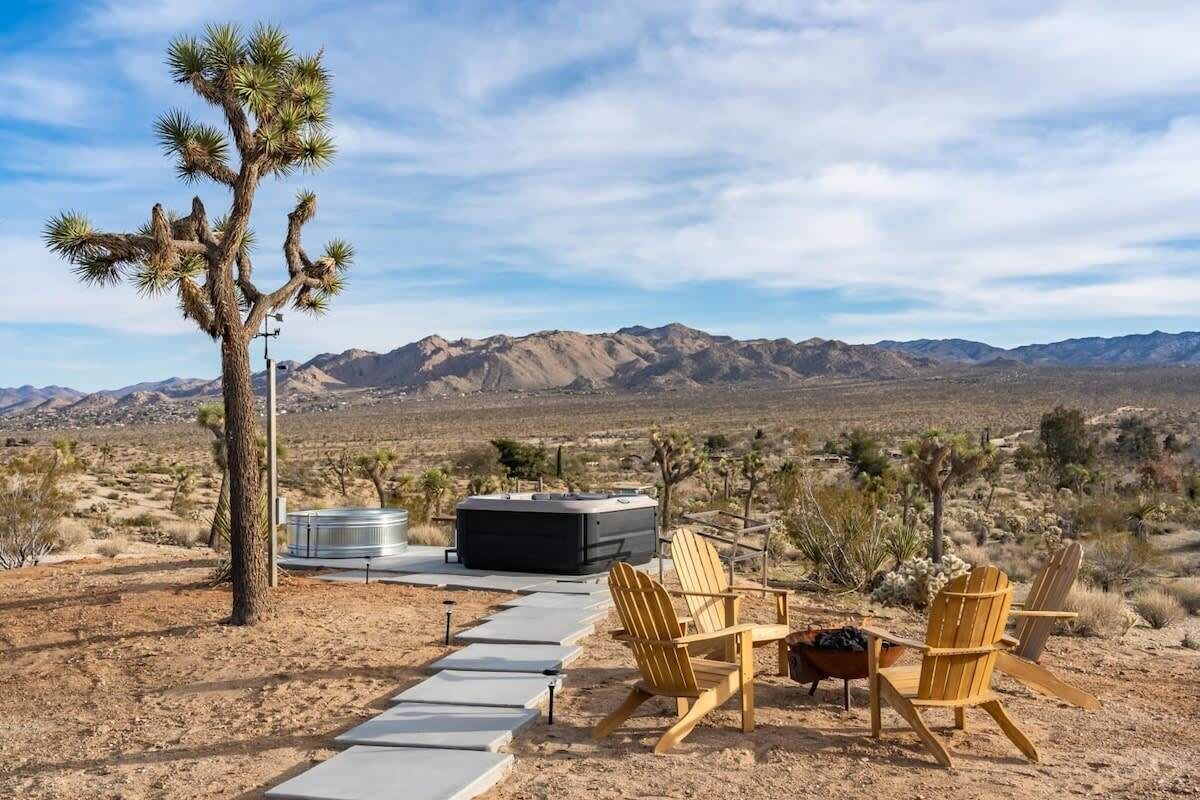 Kinetic House- Desert Views, Spa & Cowboy Pool