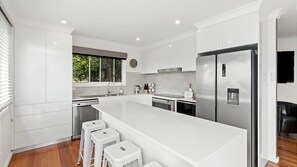 Fridge, microwave, oven, stovetop - Cloud 9 at Batehaven (BATEHAVEN)