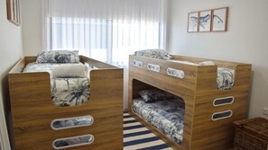 3 bedrooms, internet, bed sheets