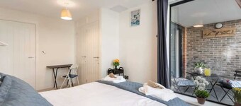 Host & Stay | Farrier William