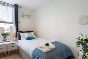 2 bedrooms, desk, iron/ironing board, travel crib