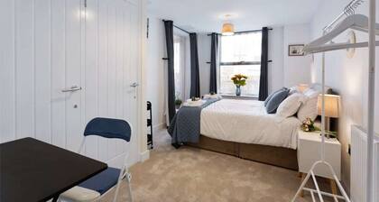 Host & Stay | Farrier William