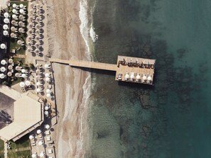 หาดส่วนตัว, คาบาน่า (ฟรี),   รถรับส่งชายหาด (คิดค่าบริการ), เก้าอี้อาบแดด